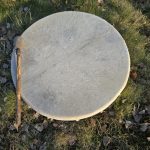 BĘBEN SZAMAŃSKI tradycyjny 60 cm + pałka - skóra kozy z włosem